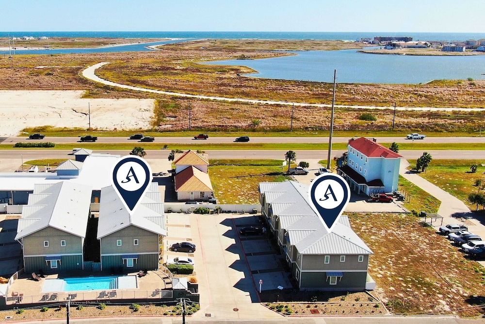 Sleeps 19 2 Homes w/ Pool, Foosball+shuffleboard Mins to the Beach + Shops