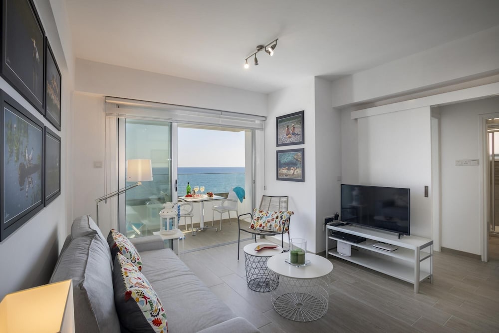Mackenzie Zoe Seafront Suite view 2