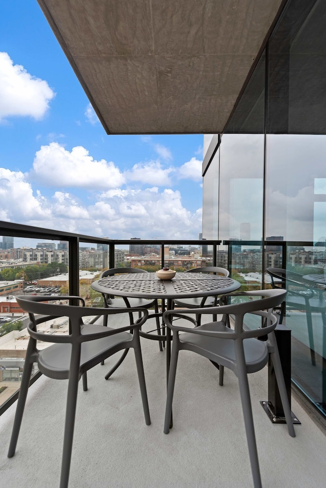 West Loop Group Hub 3 Modern 2BR Apartments