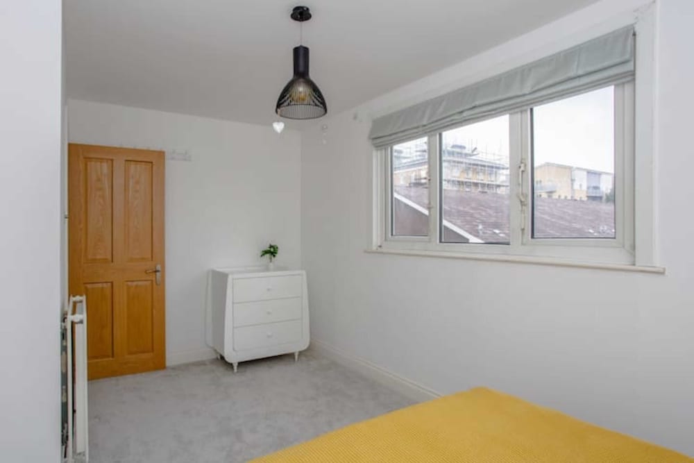 Spacious 3 Bedroom Apartment With Large Balcony