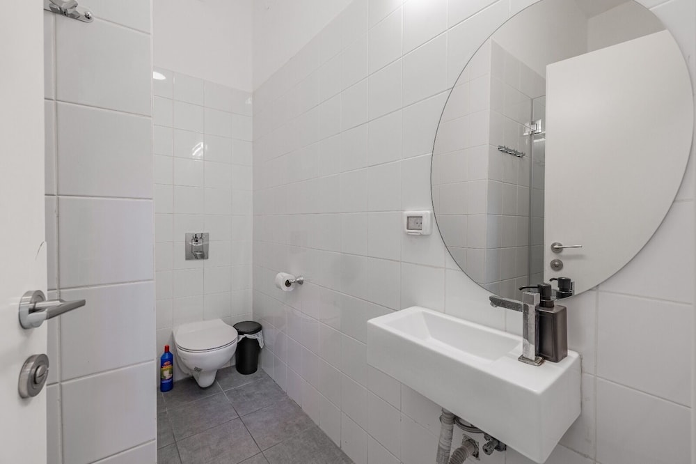 Allenby Spacious 6BR Home by Sea N' Rent