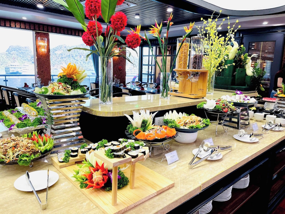 Aqua Luxury Cruise