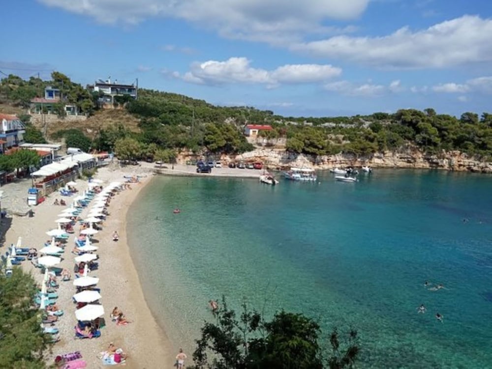 Alonnisos Beachfront Nest - Cozy Summer Gem