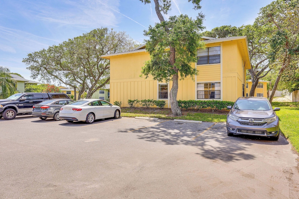 Walk to St Augustine Beach! Condo w/ Pool Access