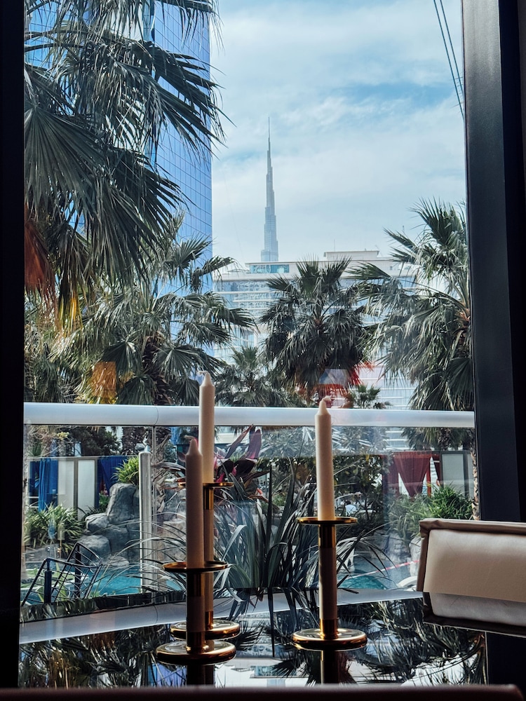 Grapeful Stay – Luxury Hostel Paramount Tower Business Bay