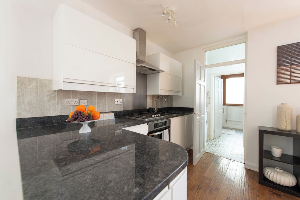 Stratford - Apartment - Sleeps 3 - Great Location
