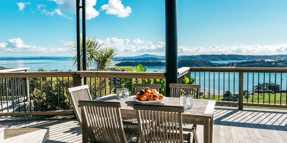 Te Whau Lodge