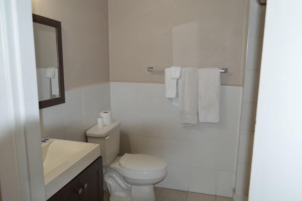 Bay City Vacations - Paradise Inn - Property Image 8