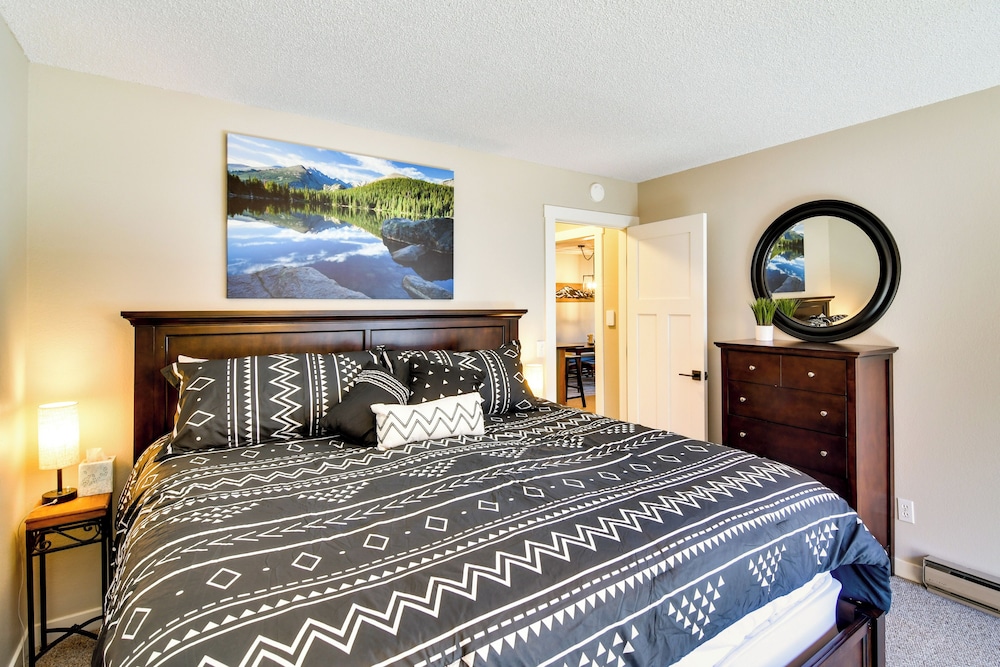 Elevated Fraser Condo w/ Mountain View & Amenities