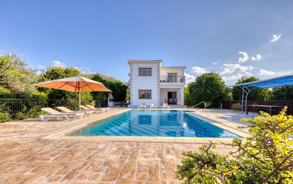 Villa Kambos Dio in Polis