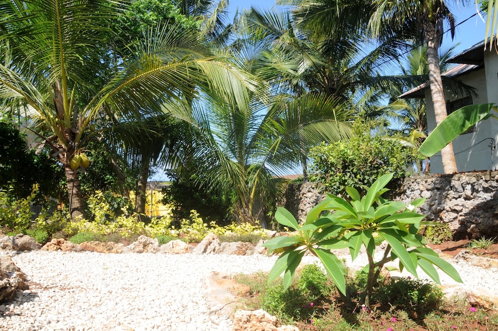 Kiwengwa Vacations - Maisha Marefu Apartments - Property Image 1