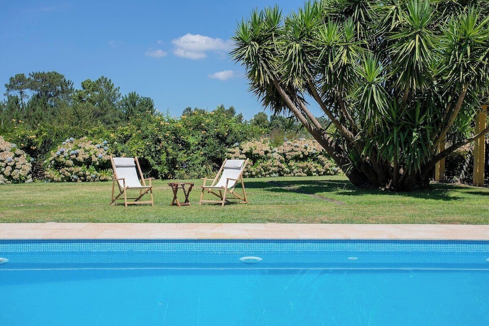 Liiiving in Caminha Countryside Pool House