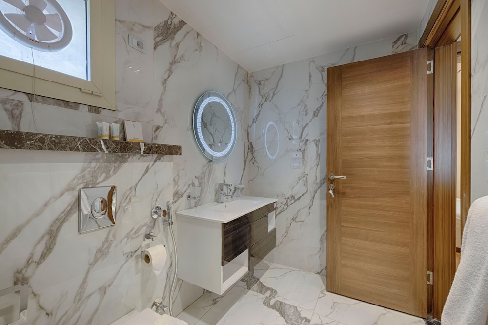 Vesta - Luxury Villa - 3BR - CFC II