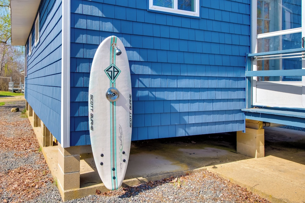 Near Beach & Downtown: York Cottage w/ Yard!
