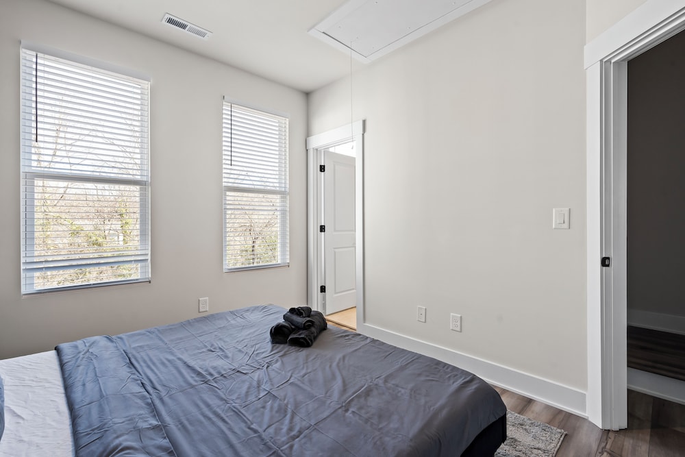 Luxe King 4BR Townhouse in Uptown CLT