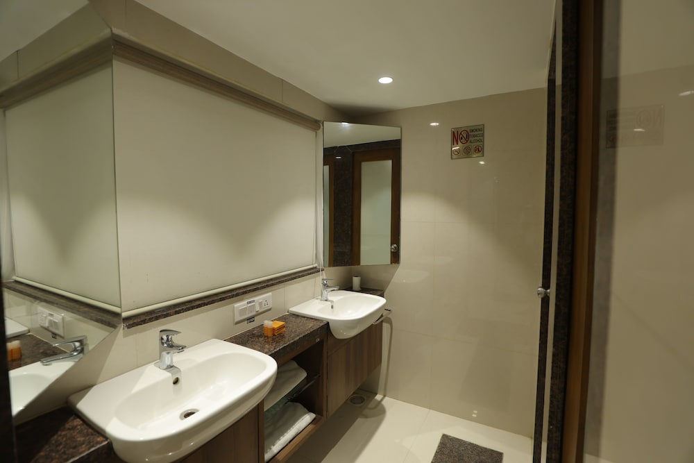 Hotel Shreeji Vatika-Airport Road