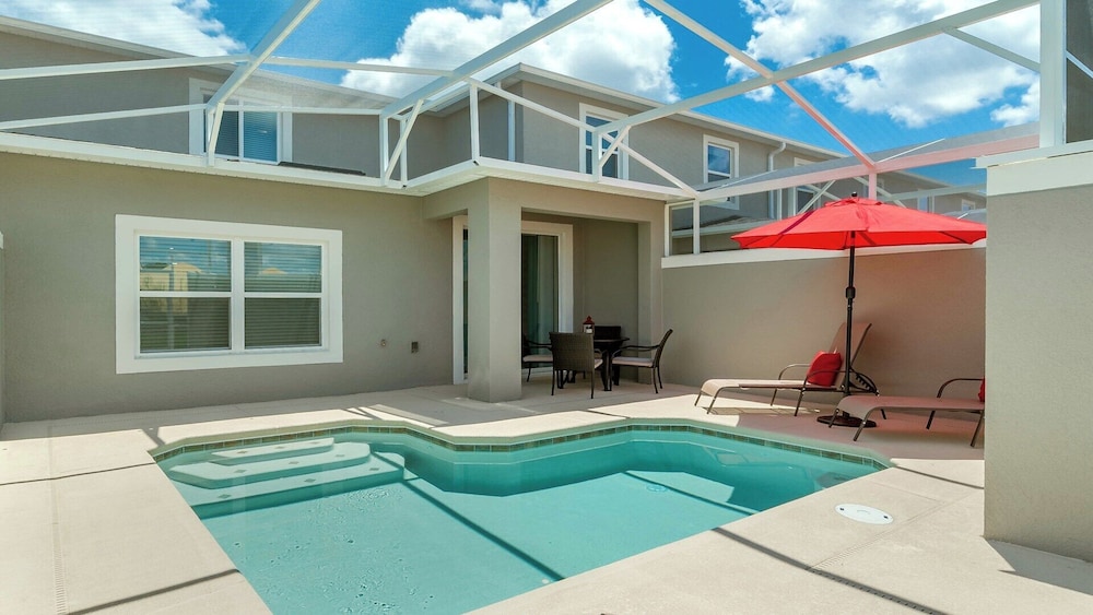 5BR Stylish Championsgatetownhome w/ Private Pool
