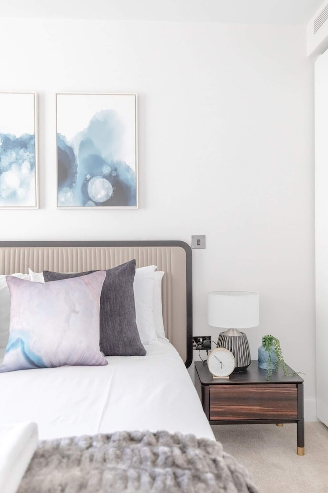 Charming 2BD Contemporary Flat - White City!