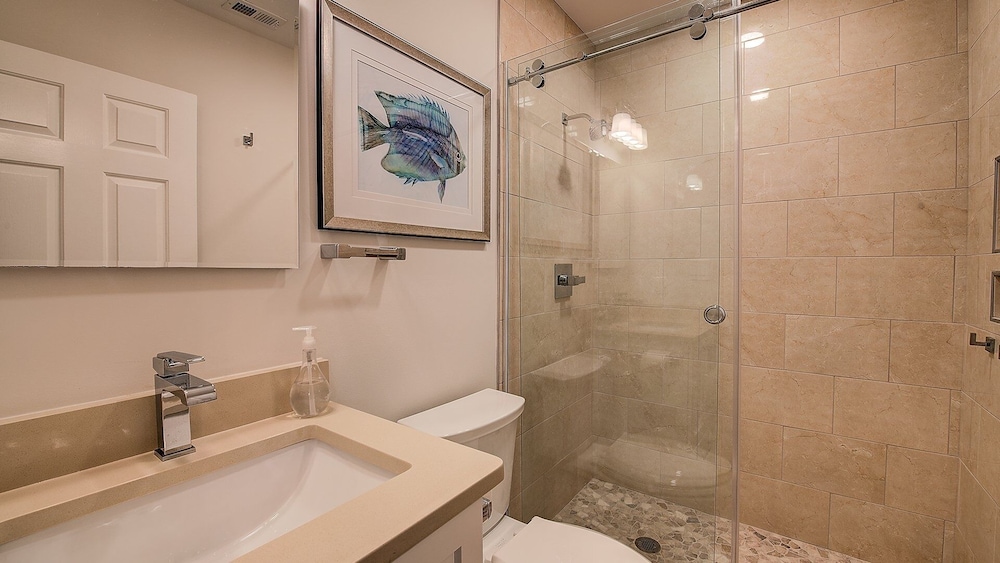 Beautiful Villa Marilyn 4 Bedroom Home by RedAwning