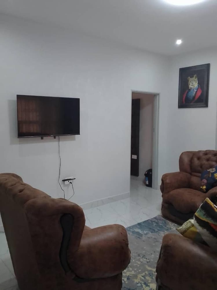Luxury 3 Bedroom Self Catering Apartment- Masvingo