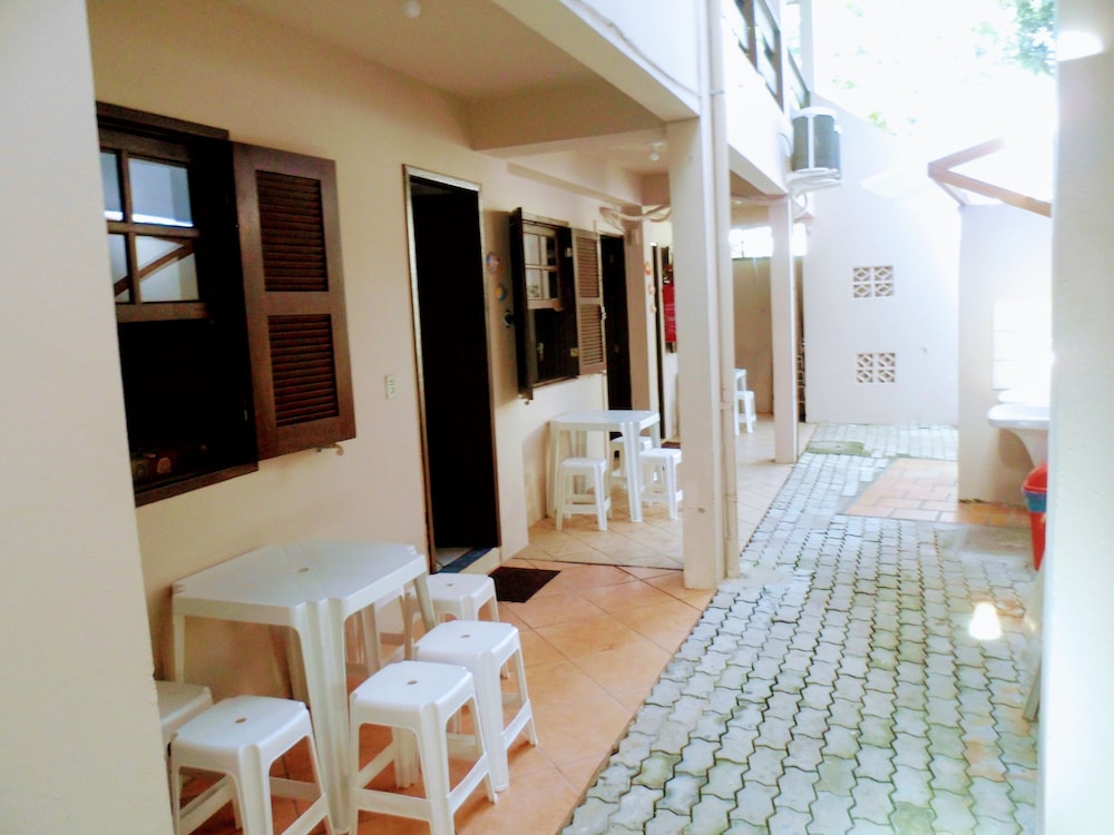 Ingleses Residence