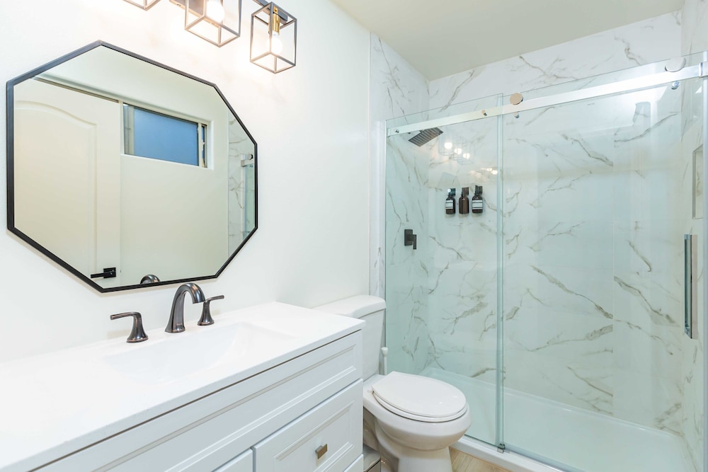 Elegant Pasadena Retreat Prime Comfort Awaits
