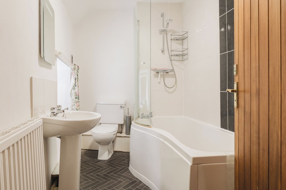 Cozy Cotswolds Retreat in Dursley