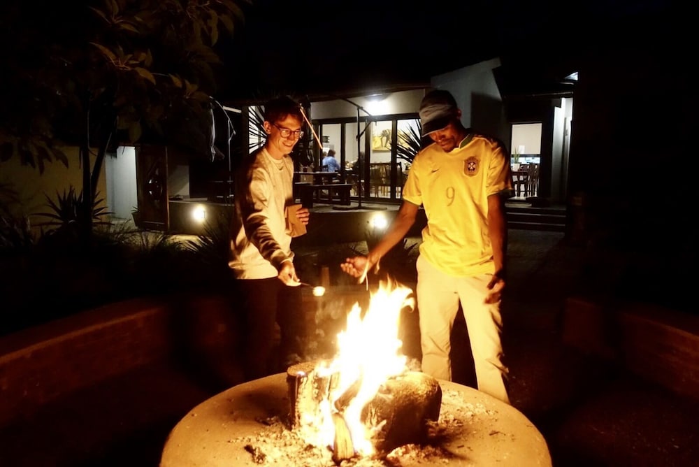 Aerotropolis Guest Lodge