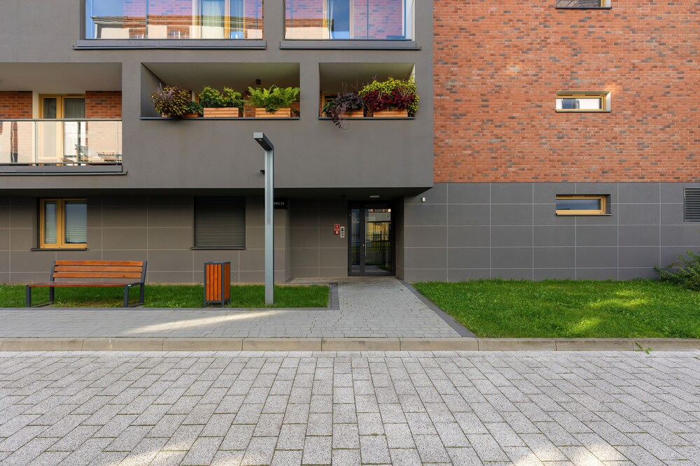 Zbożowa 2A Apartments Cracow by Renters view 3