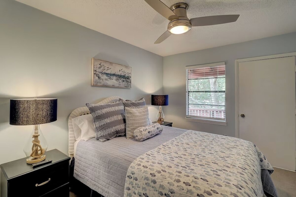 Spacious 3BR Hilton Head Getaway + Pool Access