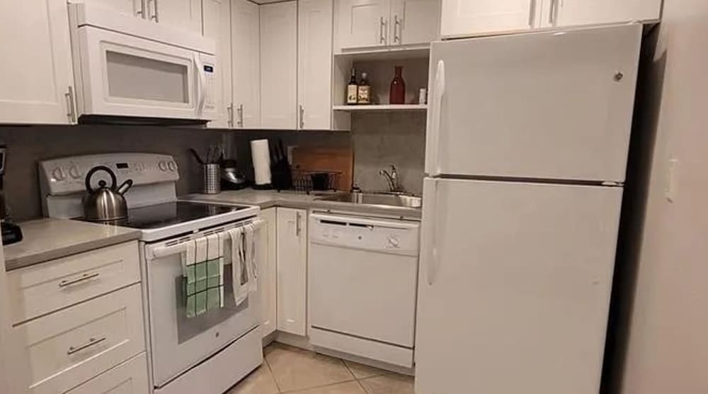 Walk to Wilton Drive - Spacious Quiet Villa 1