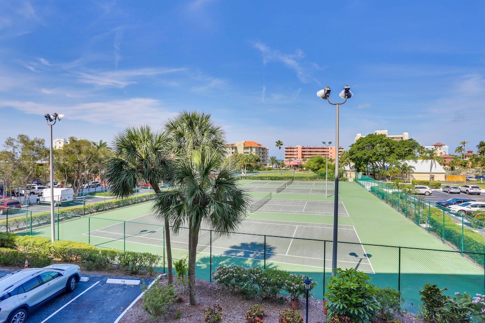 Bayshore Yacht & Tennis 216