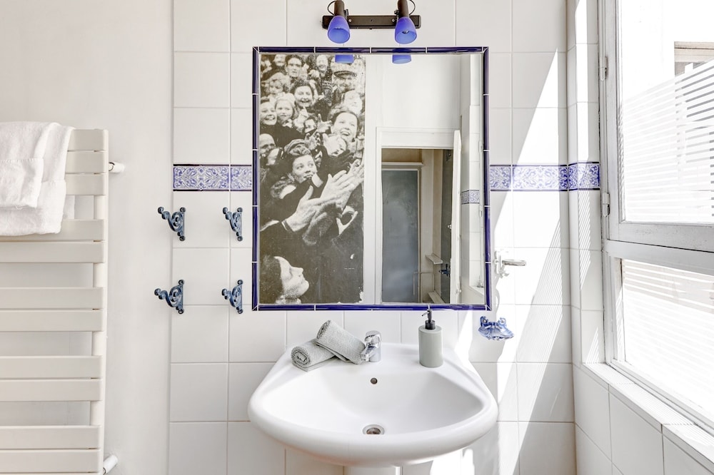 Charming 1BR Near Latin Quarter