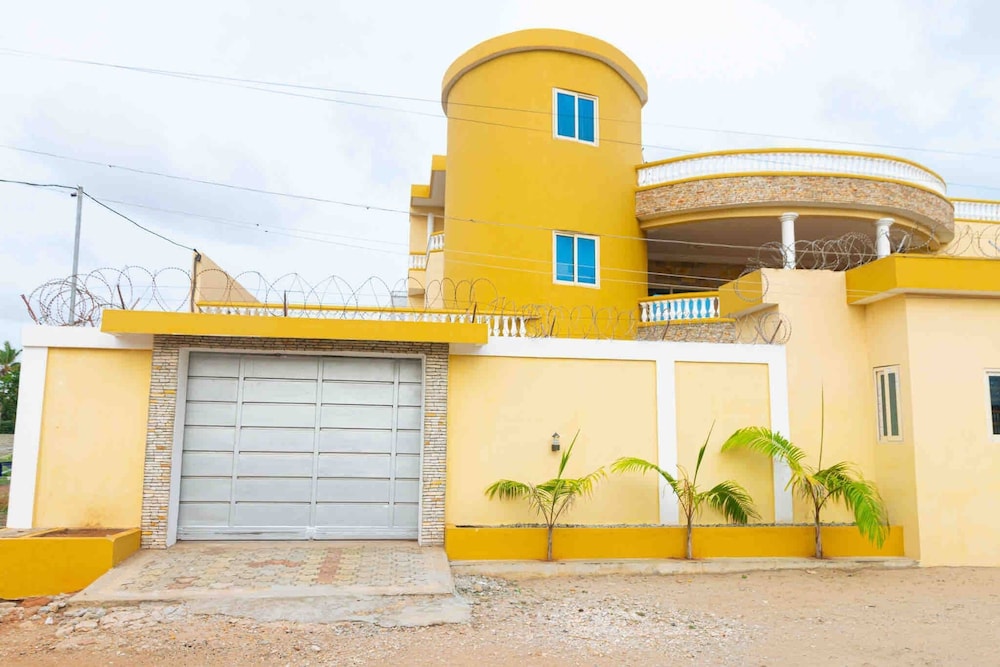 House 5 Mins From the Beach, 15 Mins From the Airport