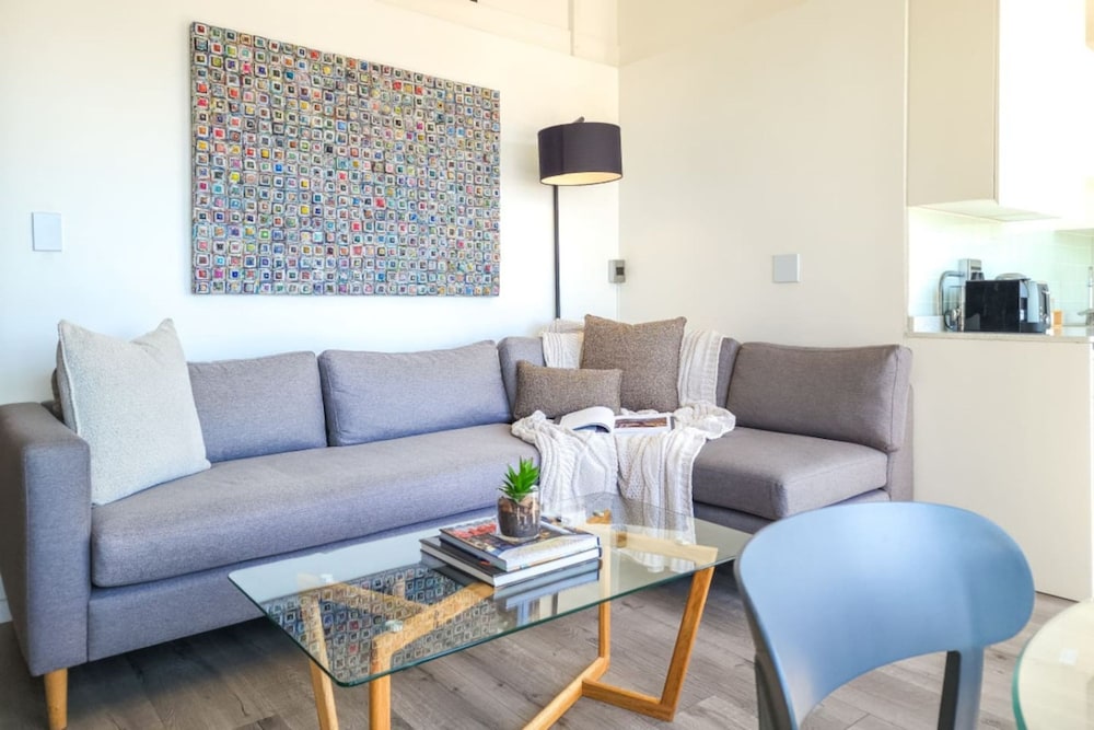 Elegant Sea Point Retreat Splendid Views Wifi