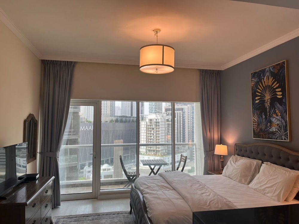 Stylish Studio With Balcony in Downtown Dubai