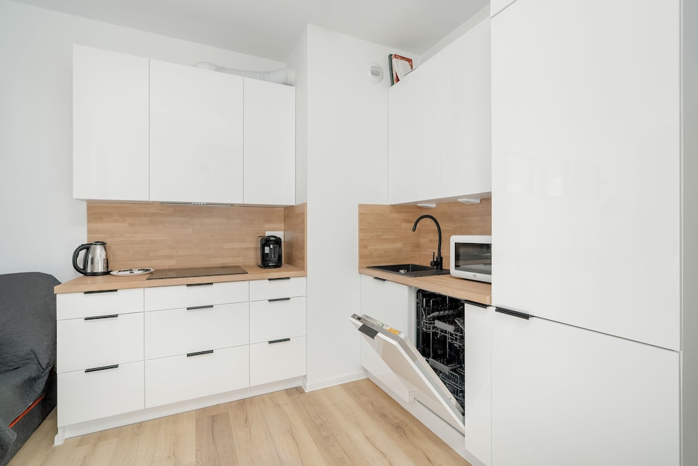 Modern Studio Niemena by Renters