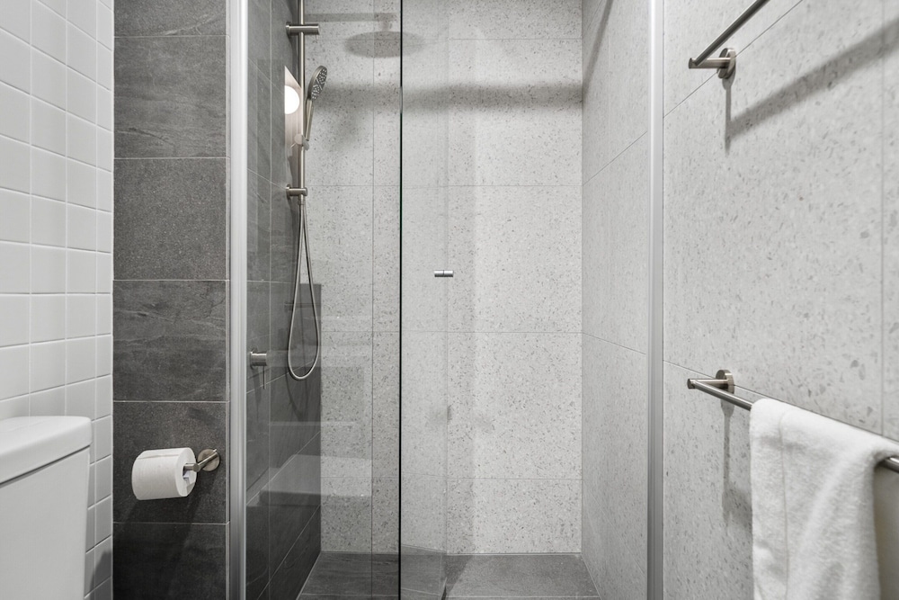 Chic Studio Stay Near Cafes and Coastline
