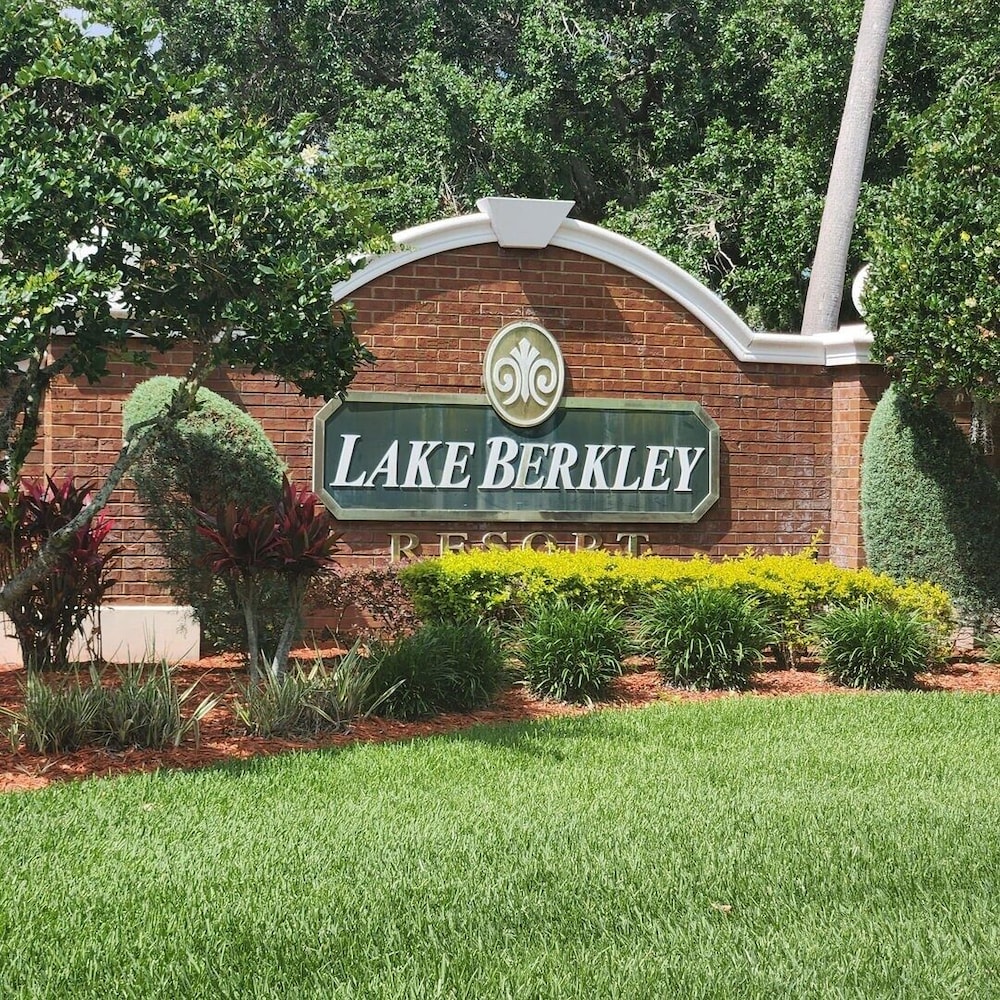 LKB4705AW 4 Bedroom villa in Lake Berkley 4 Home
