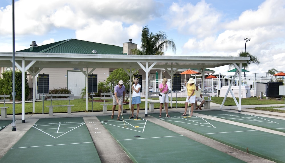 Majestic Oaks RV Resort