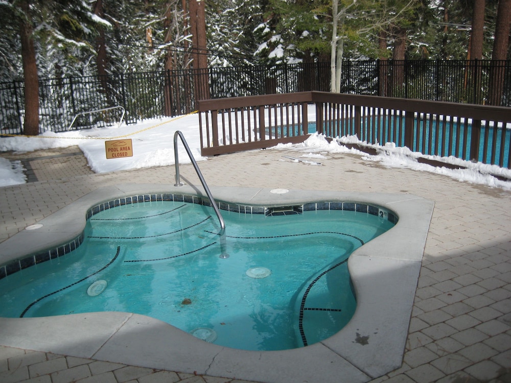 Val d'Isere by Mammoth Reservation Bureau