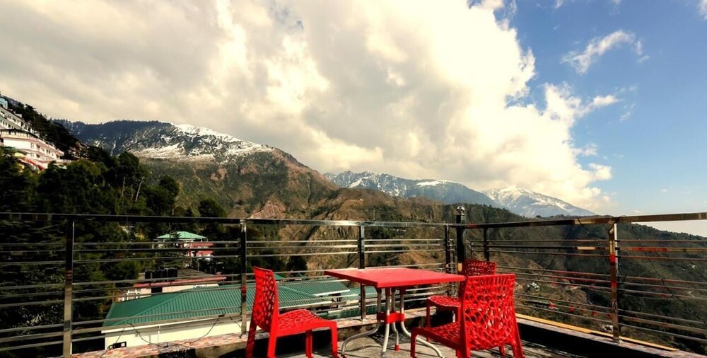 goSTOPS Mcleodganj, Mall Road