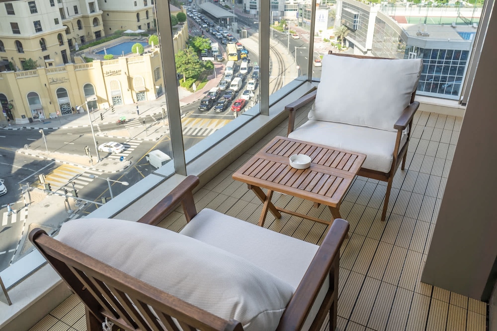 Bright and Airy 1-bedroom Apartment Perfect for 4 in Dubai Marina