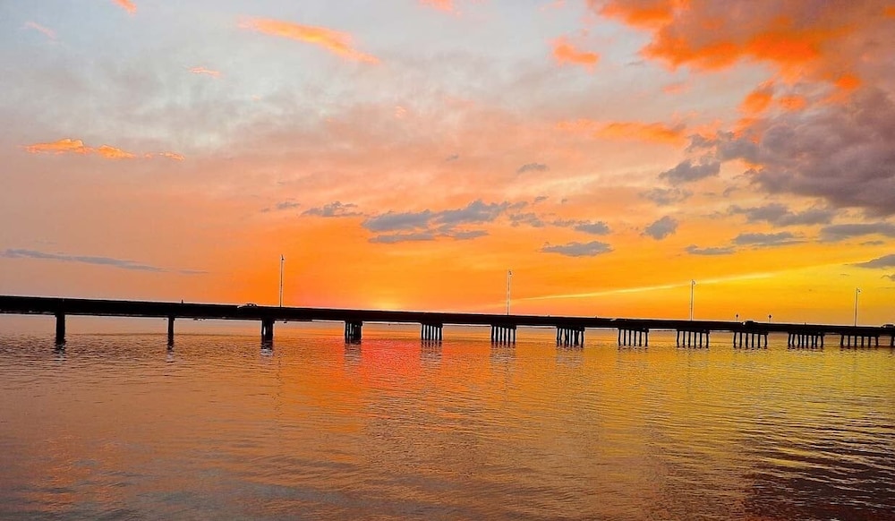 Punta Gorda 2-Bedroom Canalfront Condo with Dock and Pool 2 Condo