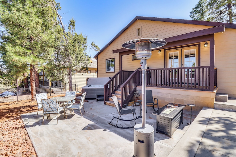 4 Mi to Fool Hollow Lake: Show Low Home w/ Hot Tub