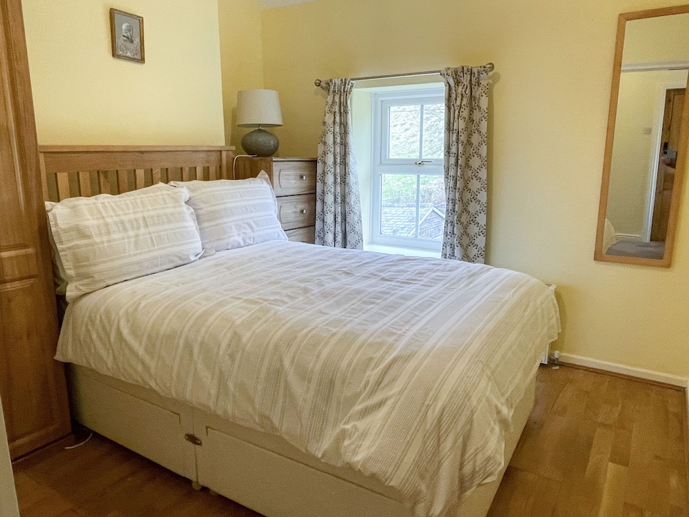Red Squirrel Cottage, 5 Biddlestone
