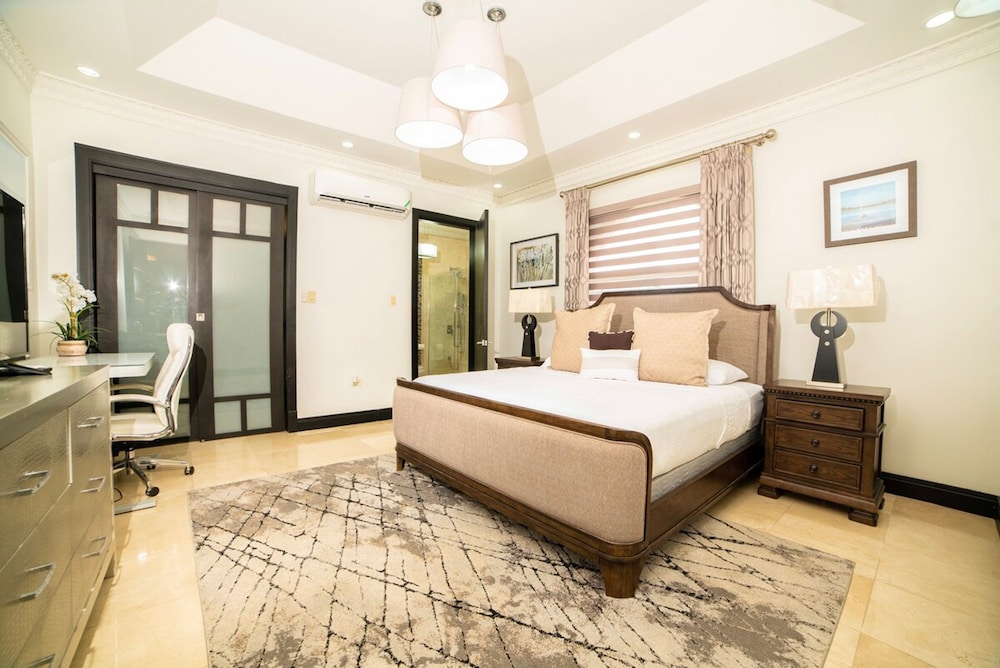 Orchids Palms Luxury Villa Pool Chef Hot Tub Airport Pickup