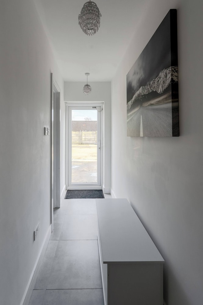 2 Bed Stylish Central Rochester Apartment Sleeps 4 Netflix Work Space