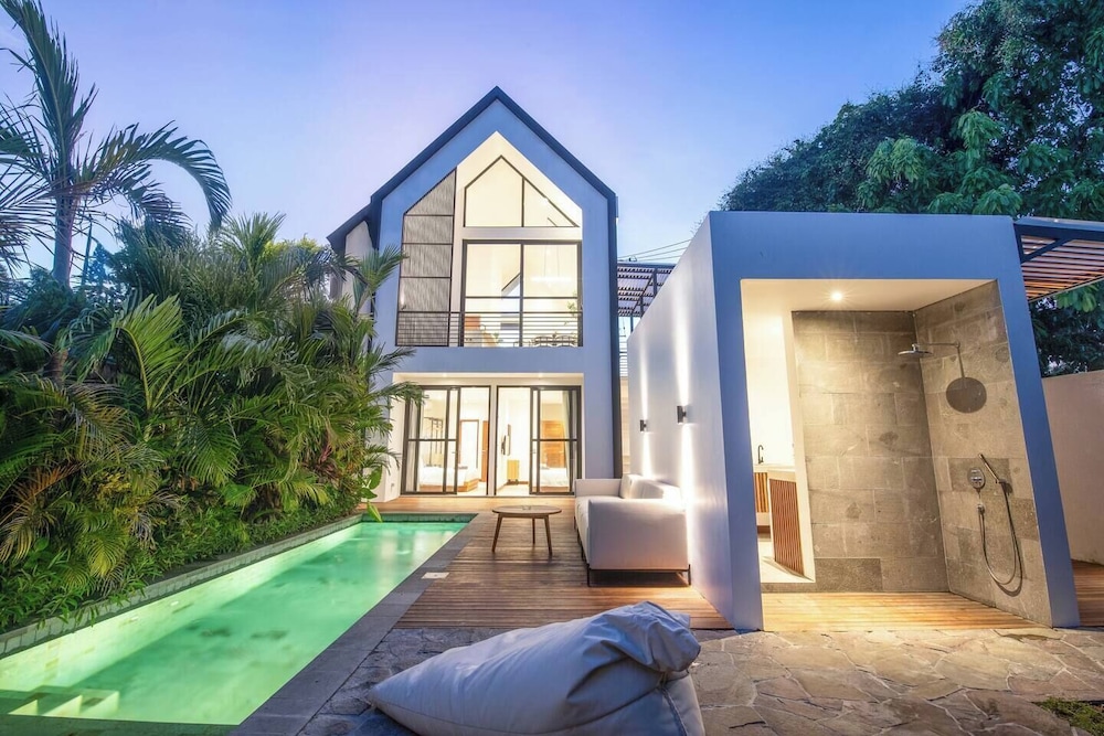 Elegant Villa Sinara 2BR With Sea View
