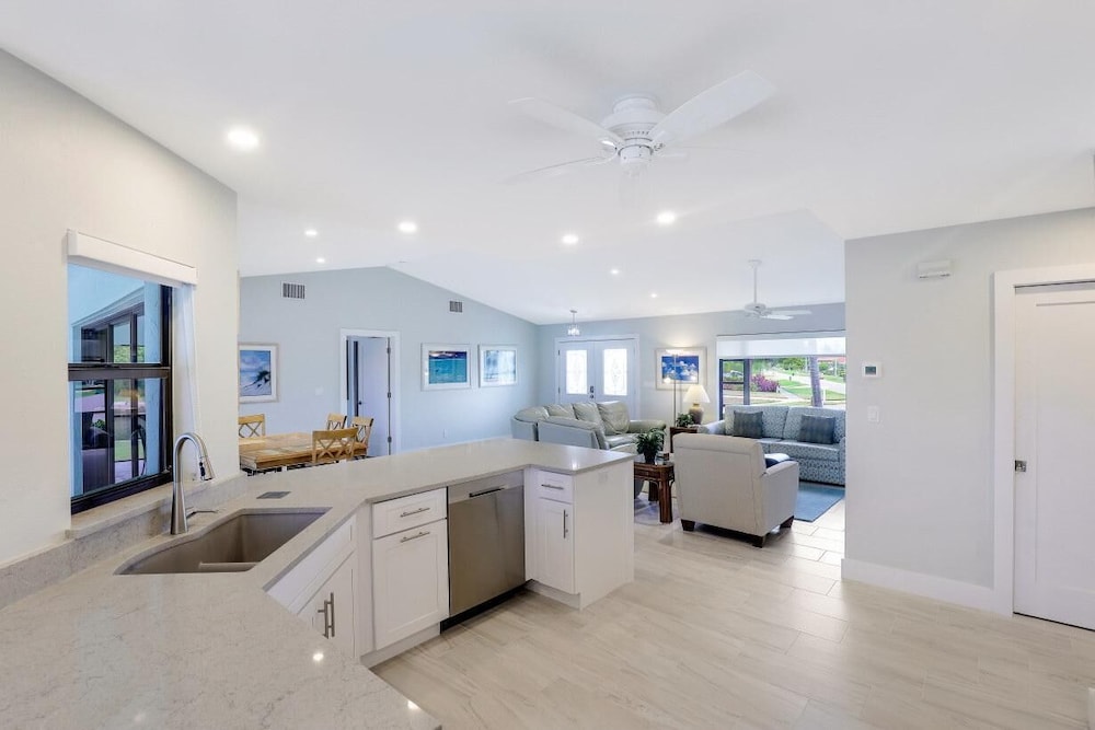 Pet-friendly Waterfront Home on key lot With View view 5